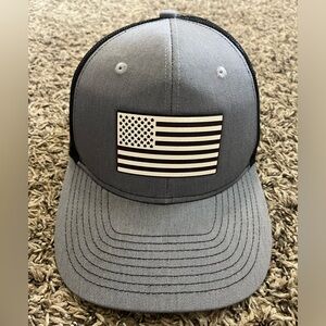 USA flag // Snap back hat // Grey & Black